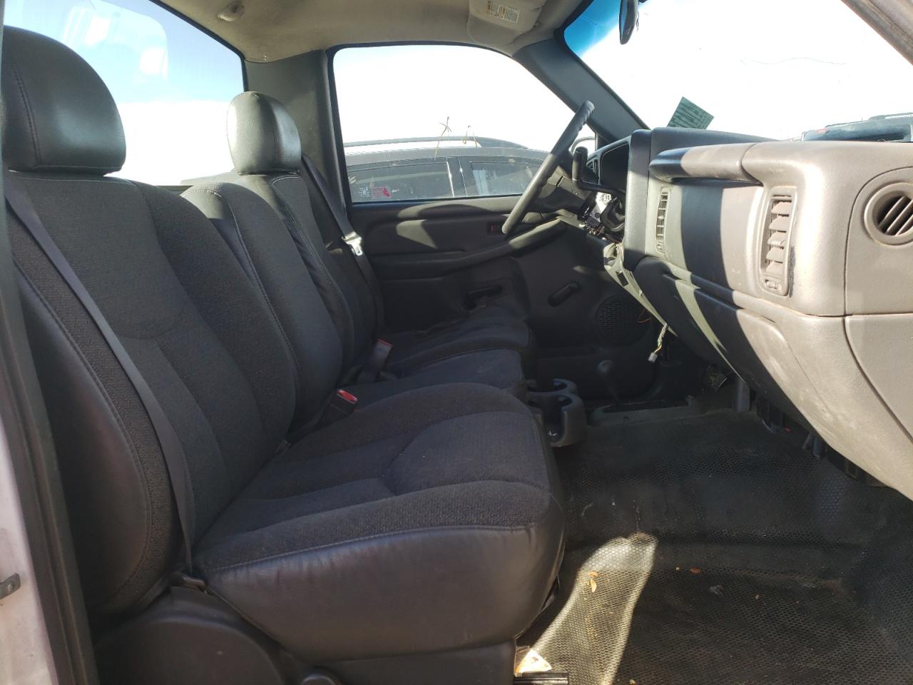 Photo 5 from auction – 2004 CHEVROLET SILVERADO with VIN 1GCHK24U44E205111