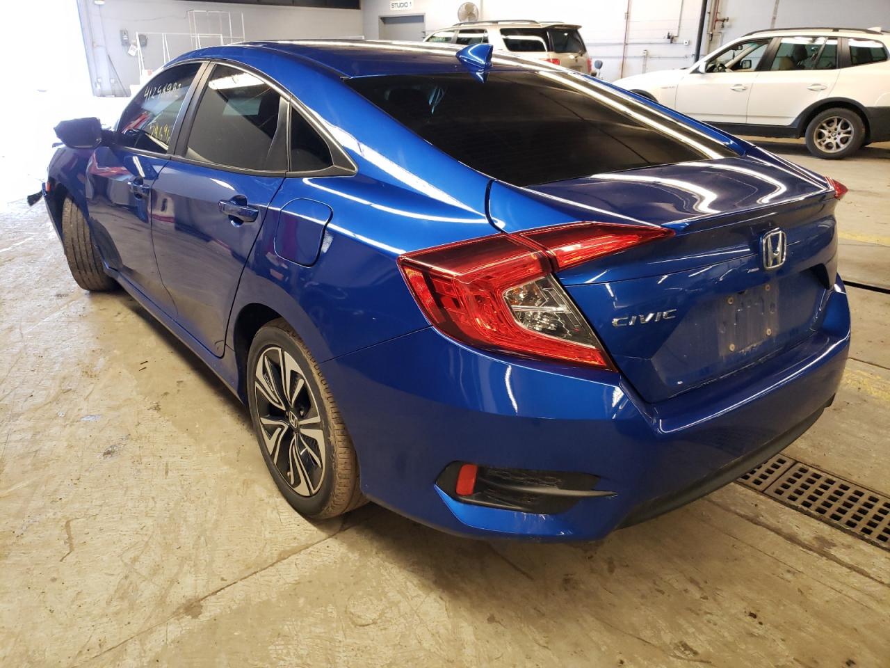 Photo 3 from auction – 2017 HONDA CIVIC EX with VIN 19XFC1F33HE017421