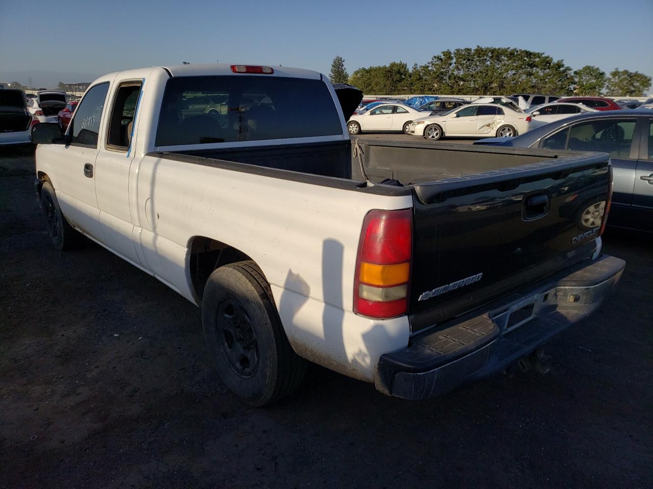 Photo 3 from auction – 2005 CHEVROLET SILVERADO with VIN 2GCEC19T851327466