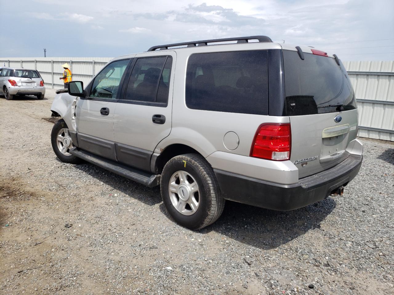 Photo 3 from auction – 2005 FORD EXPEDITION with VIN 1FMPU13545LA52636