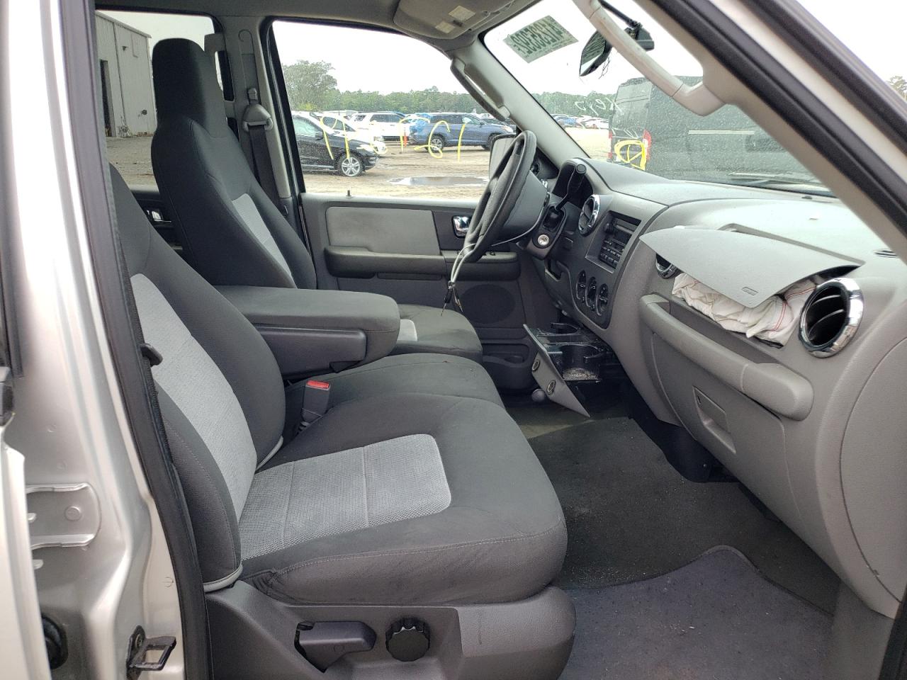 Photo 5 from auction – 2005 FORD EXPEDITION with VIN 1FMPU13545LA52636