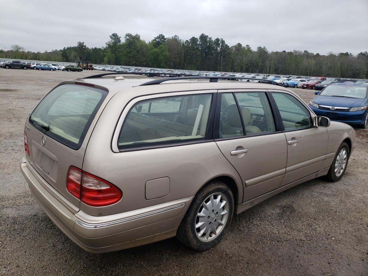 Photo 4 from auction – 2001 MERCEDES-BENZ E 320 with VIN WDBJH65J81B353060