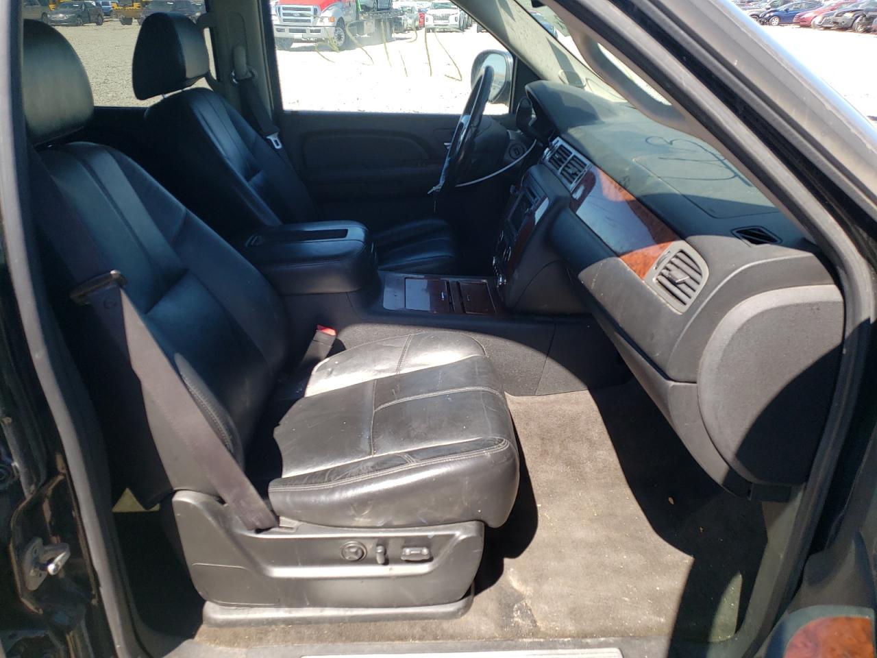 Photo 5 from auction – 2008 CHEVROLET SUBURBAN K with VIN 1GNFK16308R220796