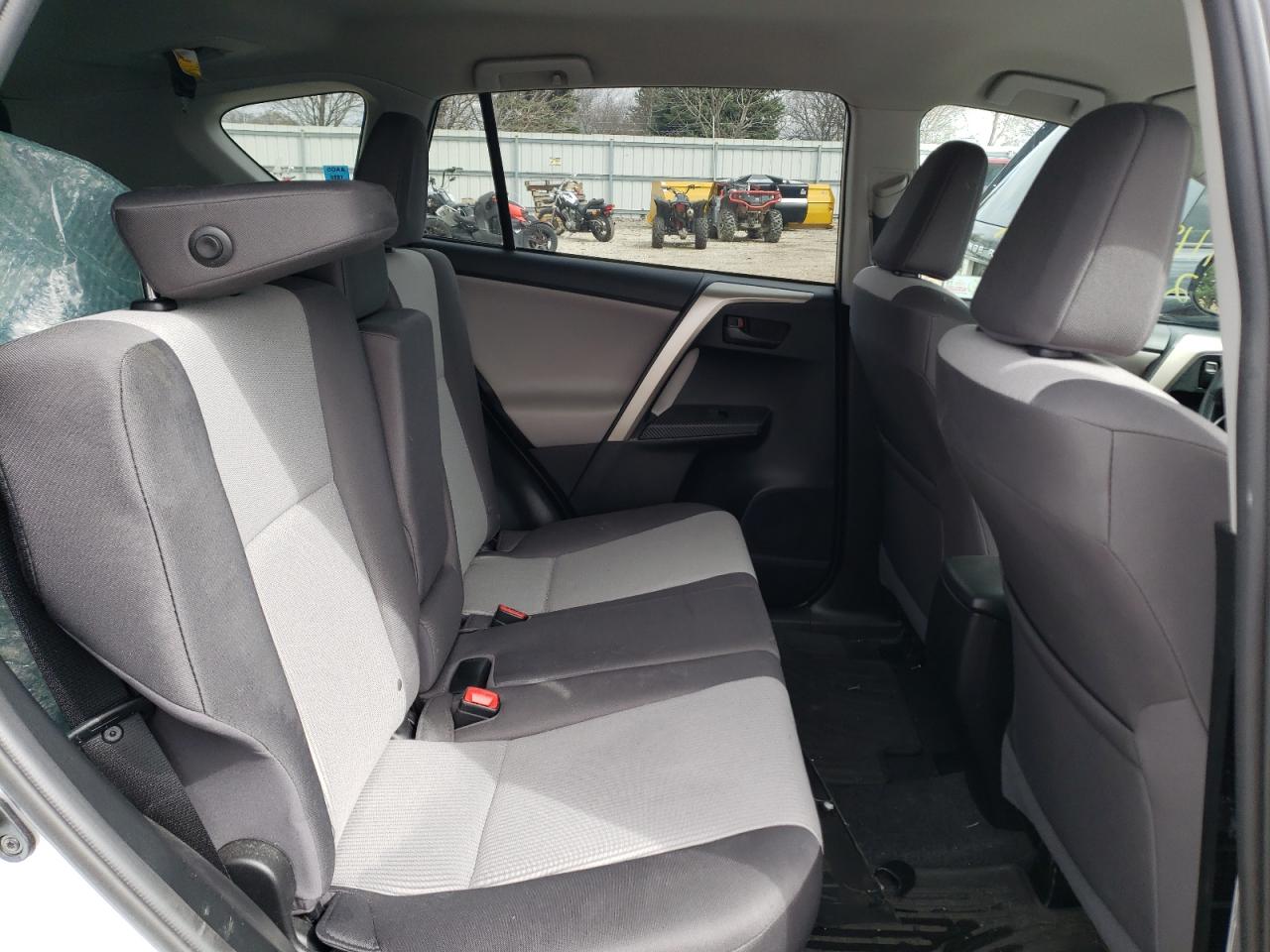 Photo 6 from auction – 2015 TOYOTA RAV4 LE with VIN 2T3BFREV2FW394718
