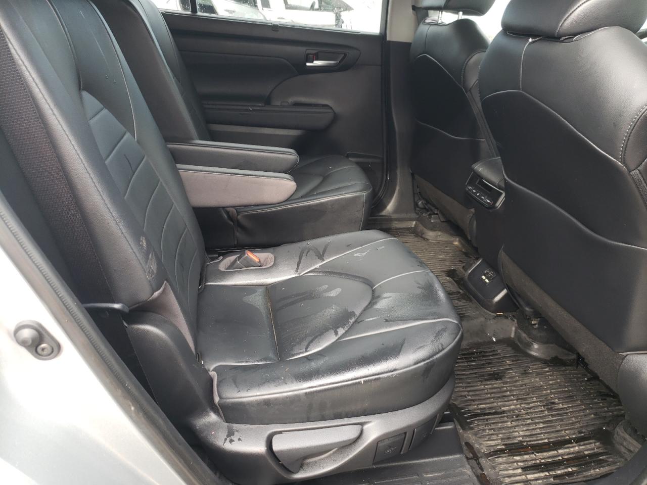 Photo 6 from auction – 2021 TOYOTA HIGHLANDER with VIN 5TDGZRBH9MS057117