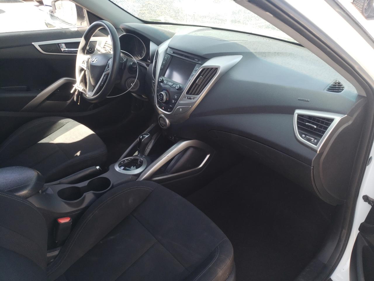 صورة رقم 9 من المزاد - 2016 HYUNDAI VELOSTER مع VIN KMHTC6AD4GU279010