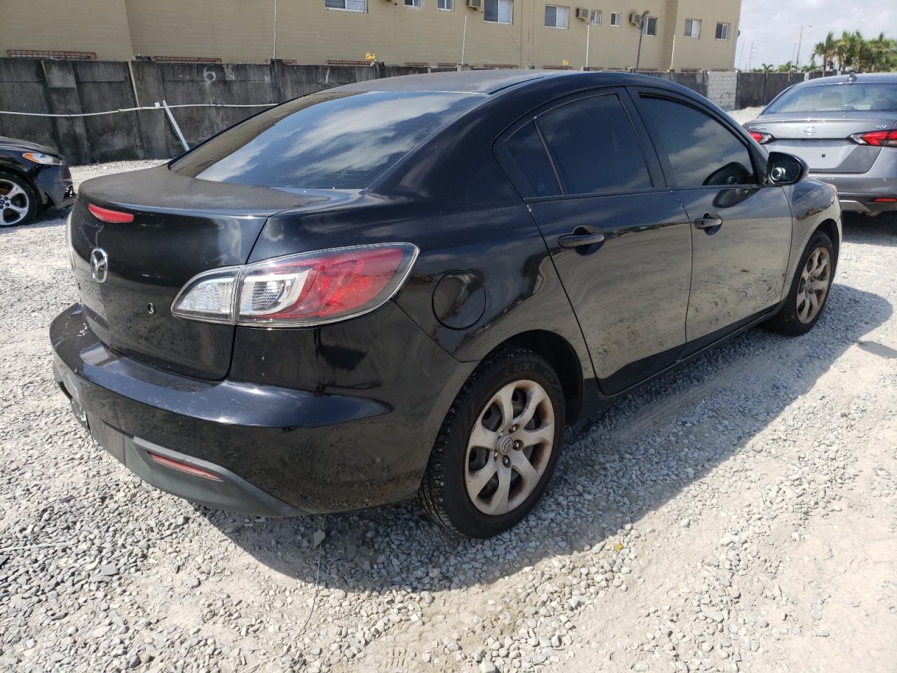 Photo 4 from auction – 2011 MAZDA 3 I with VIN JM1BL1UFXB1376593