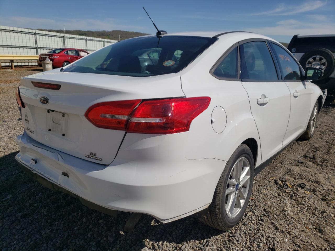 Photo 4 from auction – 2016 FORD FOCUS SE with VIN 1FADP3F24GL318435
