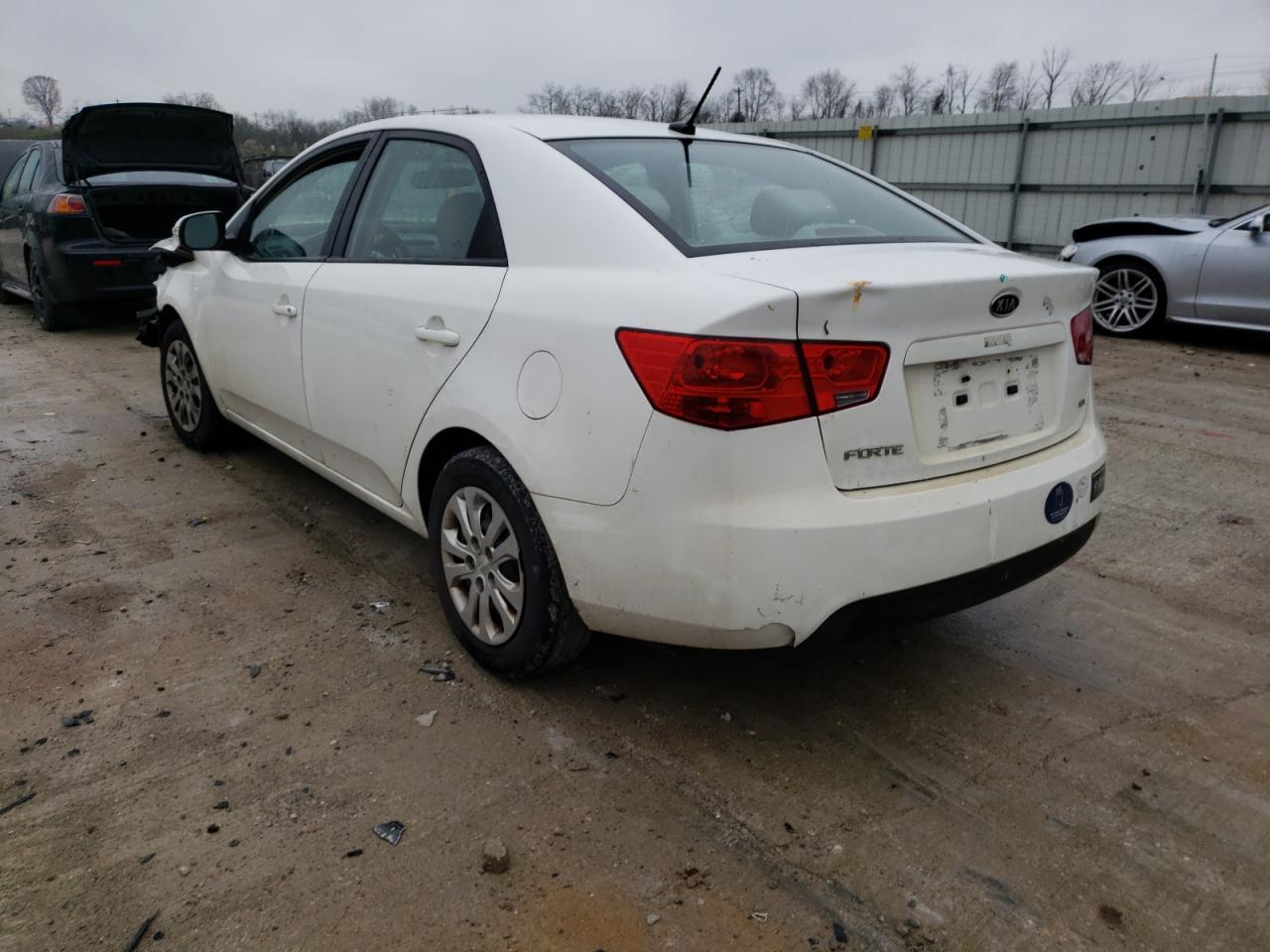 Photo 3 from auction – 2010 KIA FORTE EX with VIN KNAFU4A22A5881761