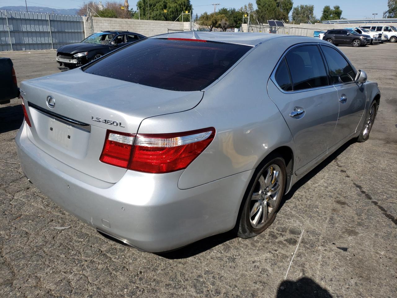 Photo 4 from auction – 2007 LEXUS LS 460L with VIN JTHGL46F375009795