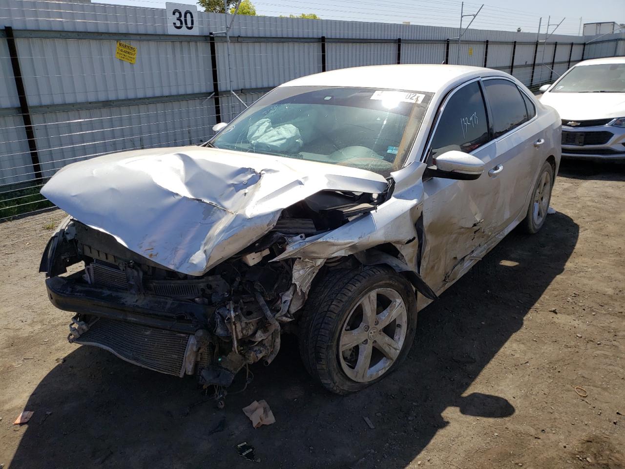 Photo 2 from auction – 2014 VOLKSWAGEN PASSAT S with VIN 1VWAT7A34EC048195