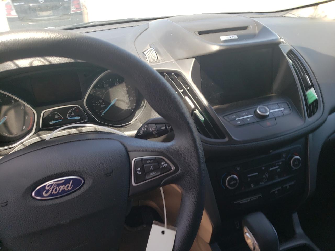 Photo 9 from auction – 2018 FORD ESCAPE SE with VIN 1FMCU9GD1JUA21976