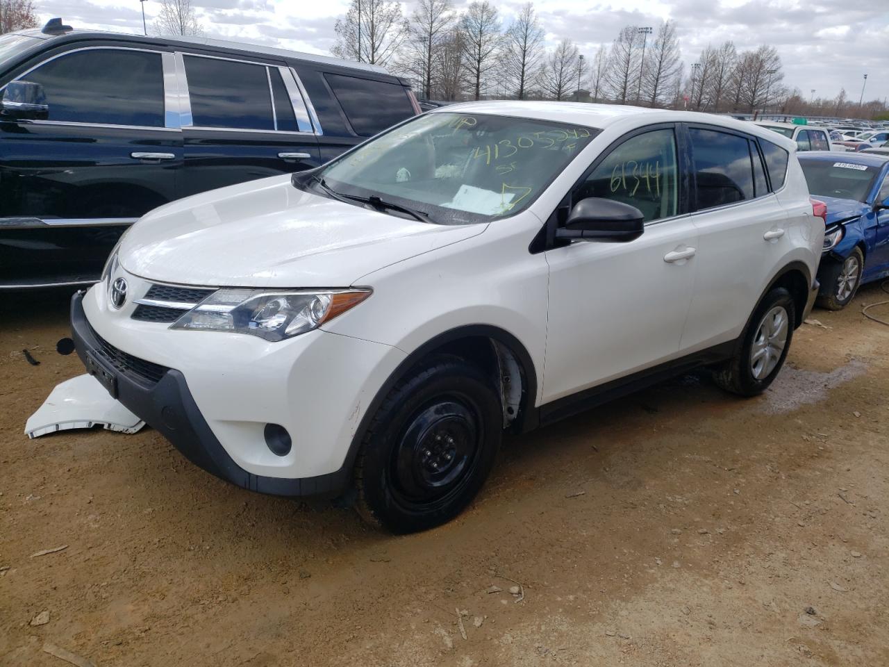 Photo 2 from auction – 2015 TOYOTA RAV4 LE with VIN JTMZFREV2FJ045488