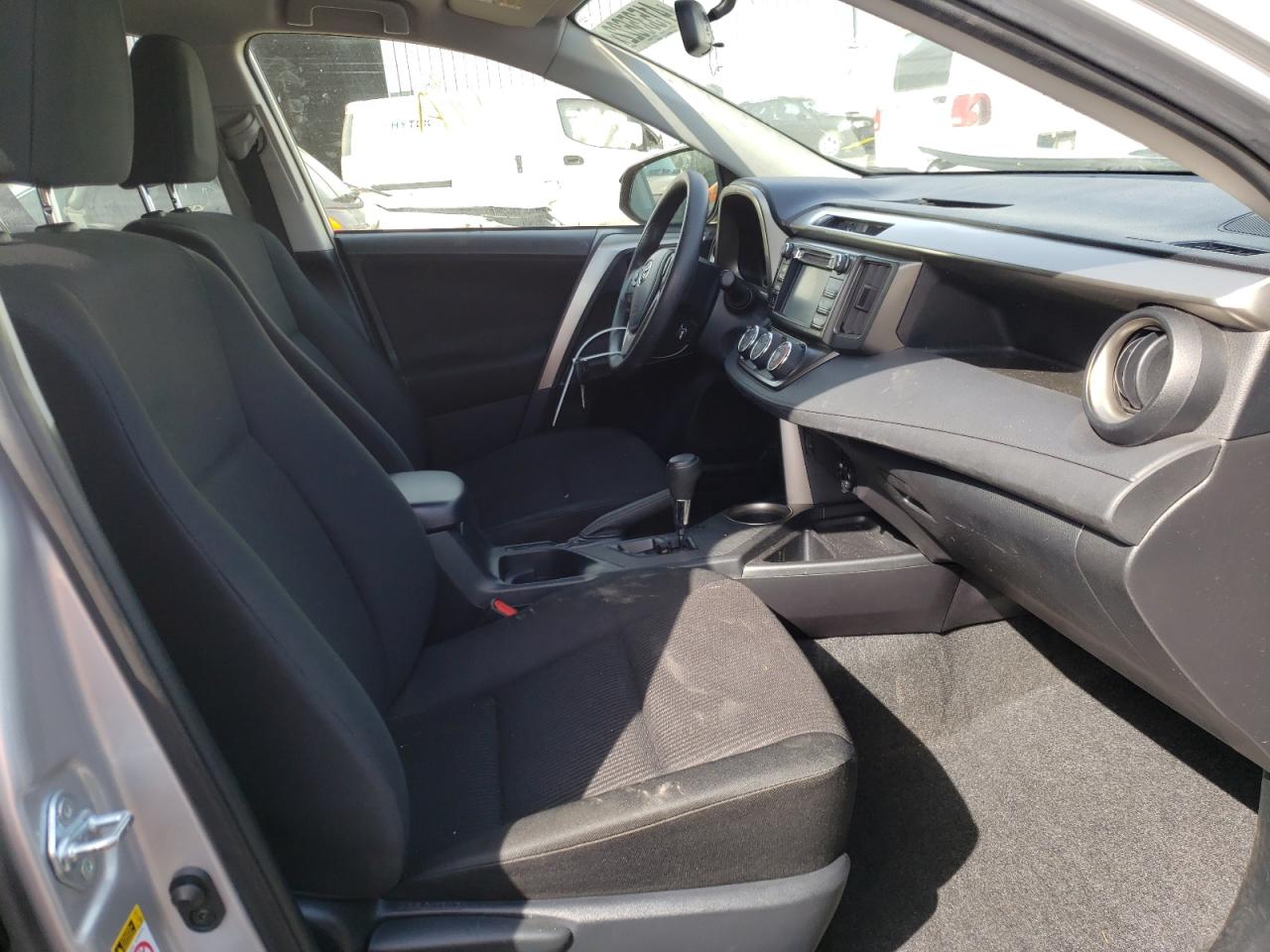 Photo 5 from auction – 2014 TOYOTA RAV4 LE with VIN JTMBFREV3ED062900