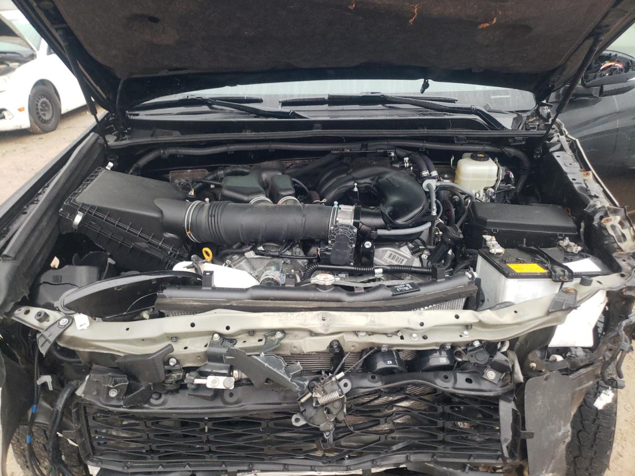 Photo 7 from auction – 2019 TOYOTA 4RUNNER SR with VIN JTEBU5JR9K5667903