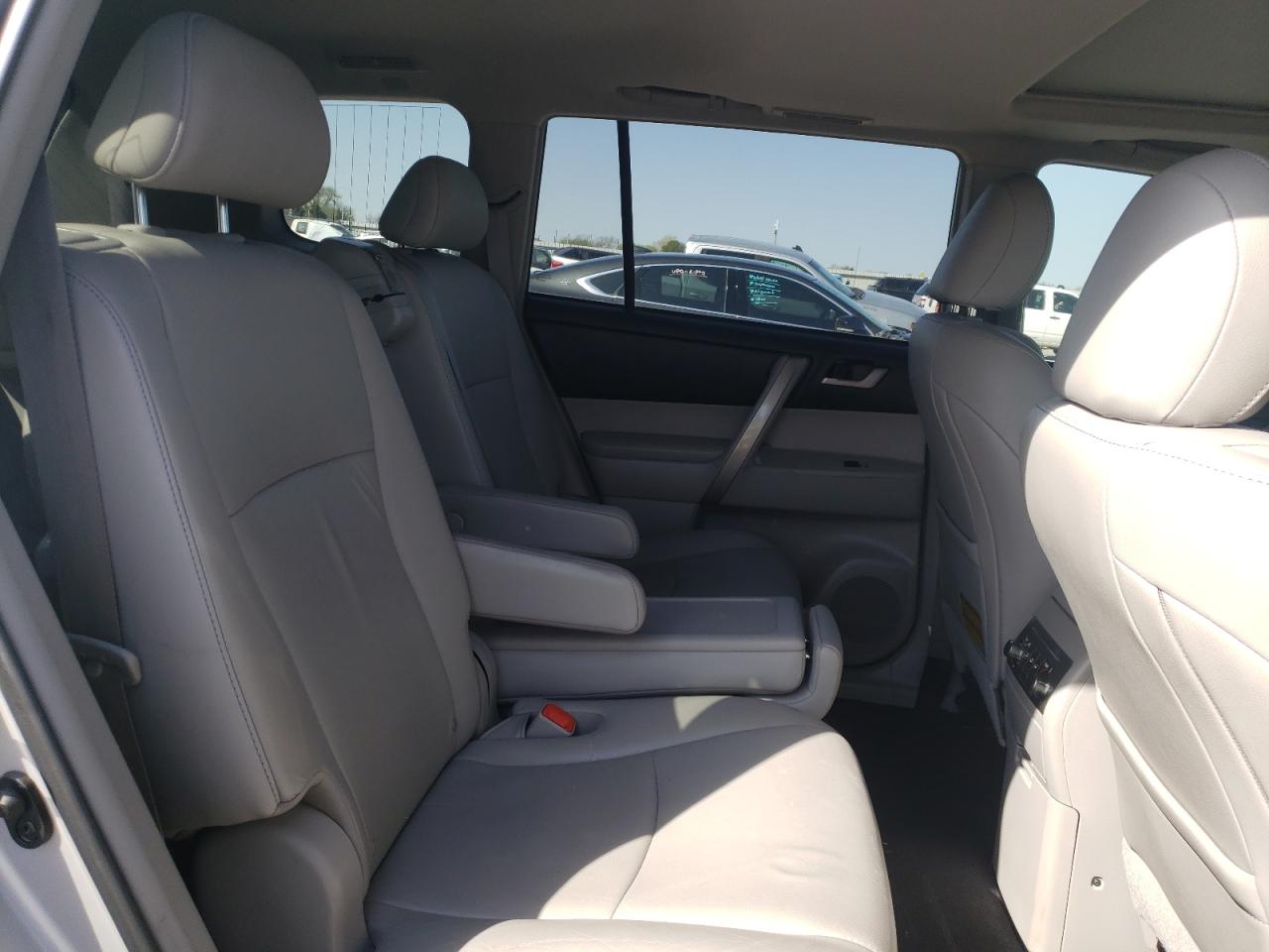 Photo 6 from auction – 2012 TOYOTA HIGHLANDER with VIN 5TDZK3EH3CS074600