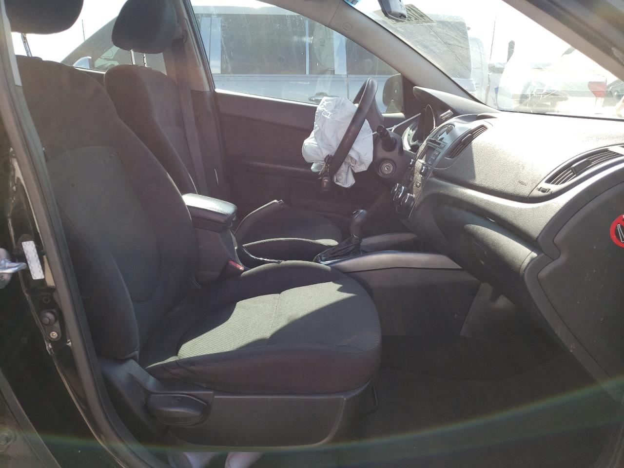 Photo 5 from auction – 2013 KIA FORTE EX with VIN KNAFU4A2XD5713273