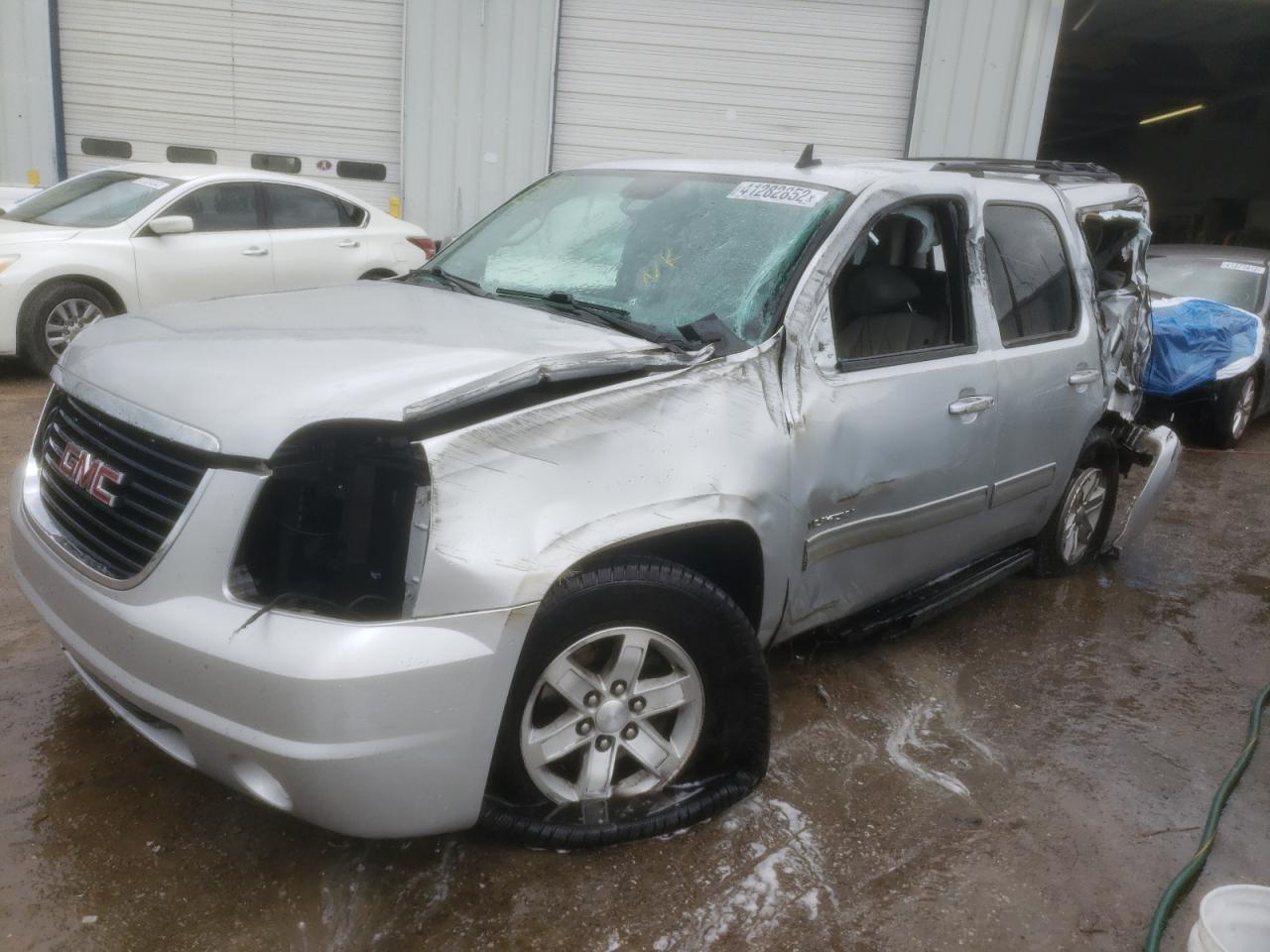 Photo 2 from auction – 2012 GMC YUKON SLT with VIN 1GKS1CE03CR229552
