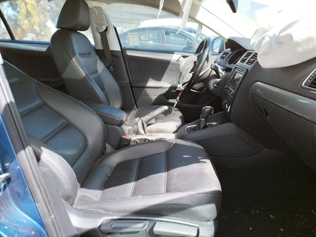 Photo 5 from auction – 2017 VOLKSWAGEN JETTA SE with VIN 3VWDB7AJ2HM268436
