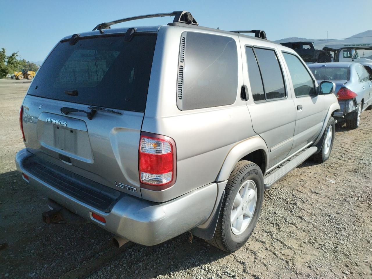 Photo 4 from auction – 2001 NISSAN PATHFINDER with VIN JN8DR09Y11W572214