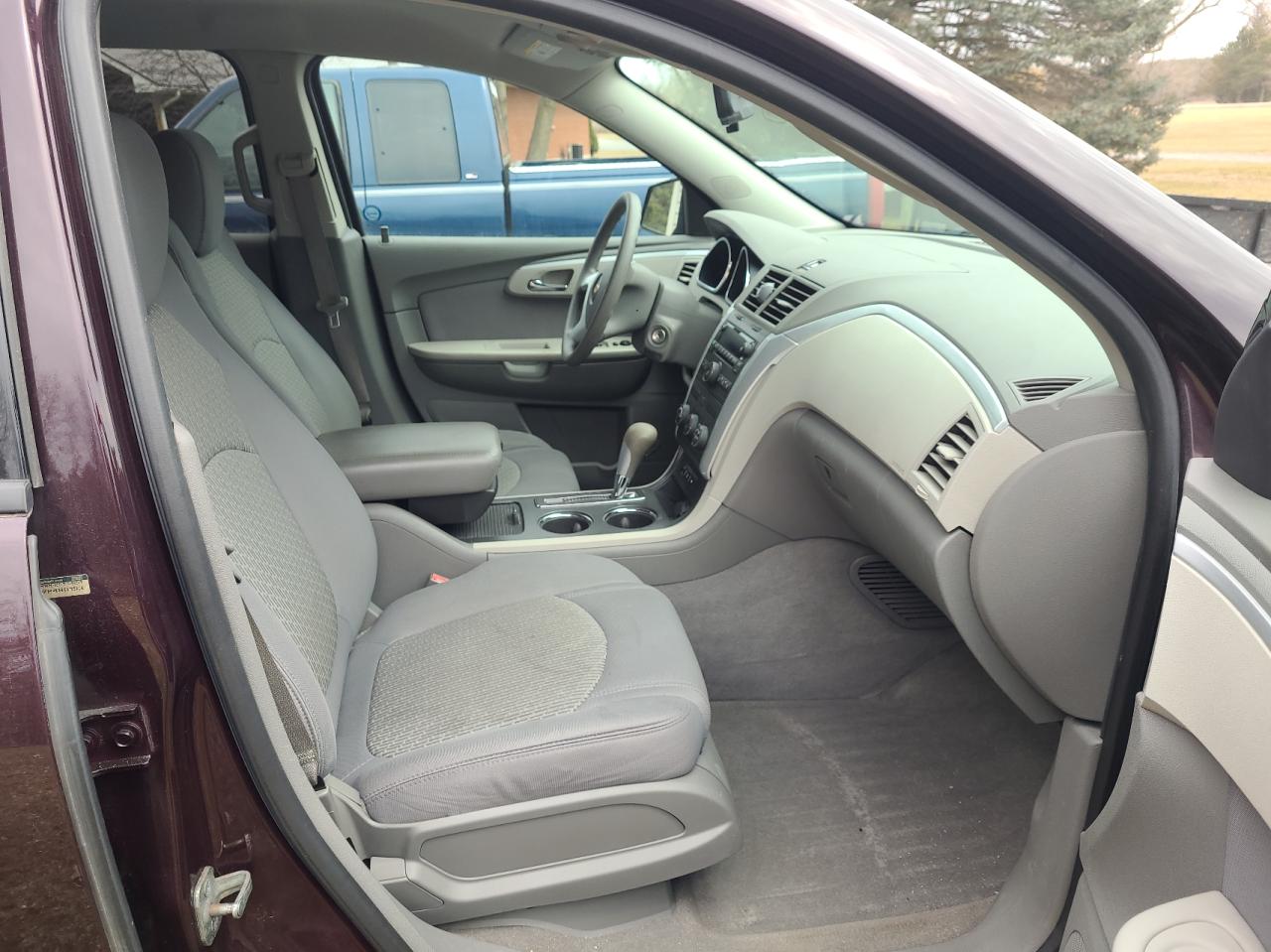 Photo 5 from auction – 2010 CHEVROLET TRAVERSE L with VIN 1GNLREED4AS114026