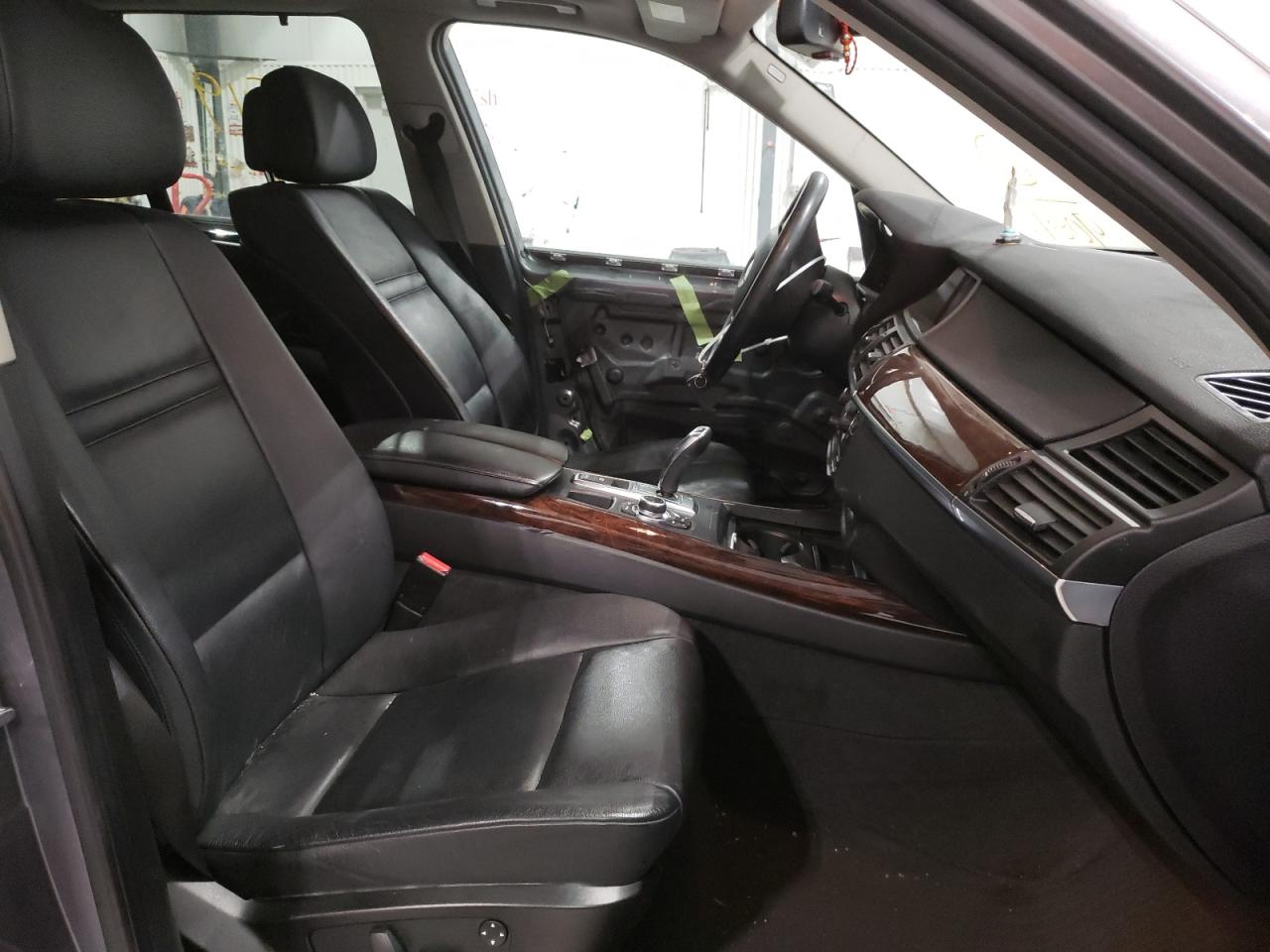 Photo 5 from auction – 2010 BMW X5 XDRIVE3 with VIN 5UXFE4C54AL379089
