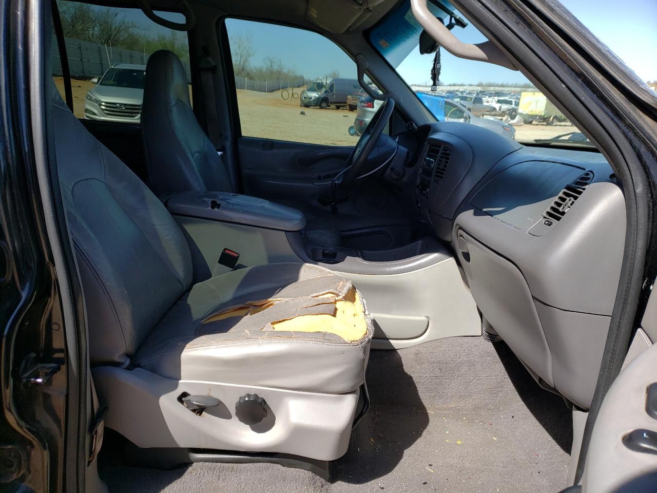 Photo 5 from auction – 2001 FORD EXPEDITION with VIN 1FMRU15W21LB08386