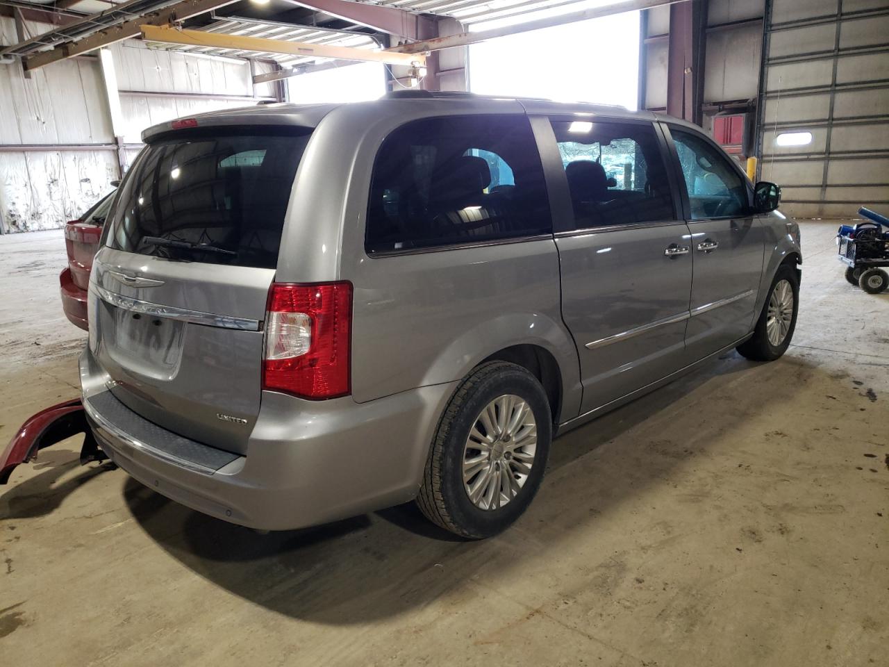 Photo 4 from auction – 2016 CHRYSLER TOWN & COU with VIN 2C4RC1JG1GR247317
