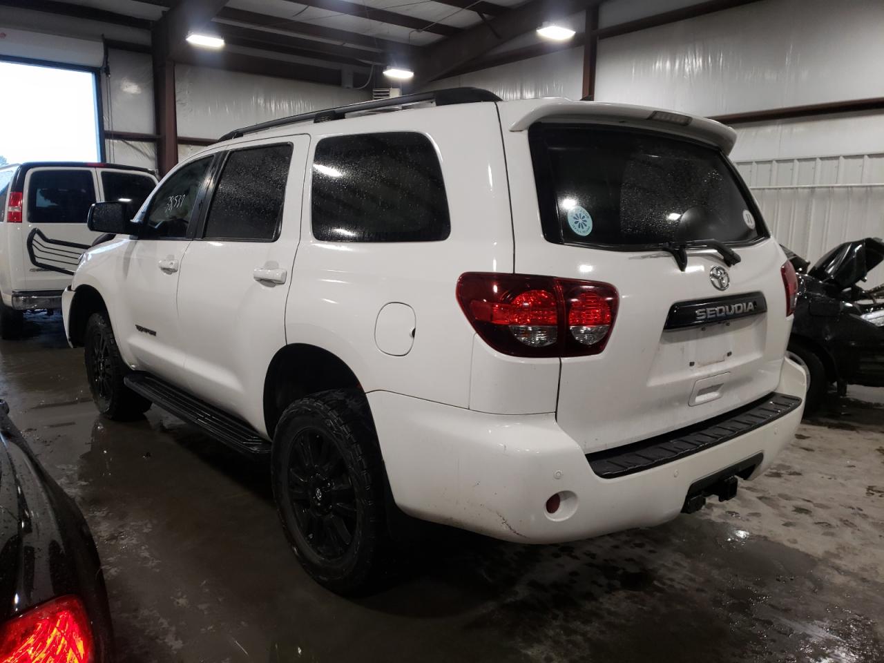 Photo 3 from auction – 2018 TOYOTA SEQUOIA SR with VIN 5TDBY5G12JS158674