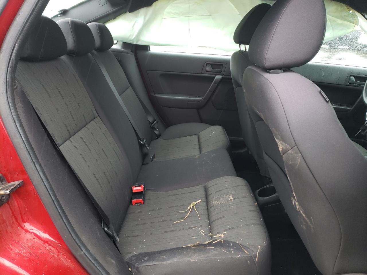 Photo 6 from auction – 2011 FORD FOCUS SE with VIN 1FAHP3FN5BW106226