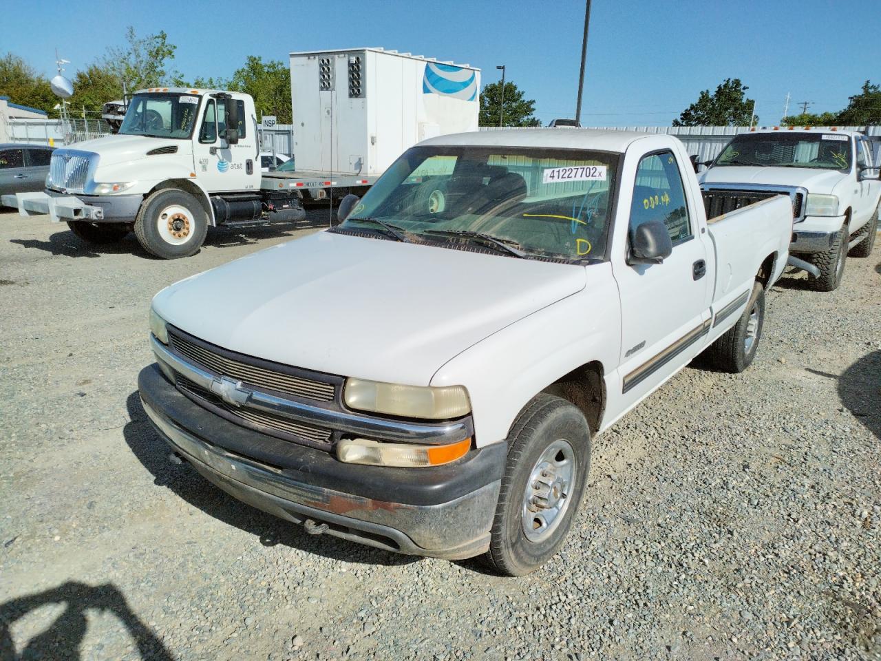 Photo 2 from auction – 1999 CHEVROLET SILVERADO with VIN 1GCFC24U0XE147815