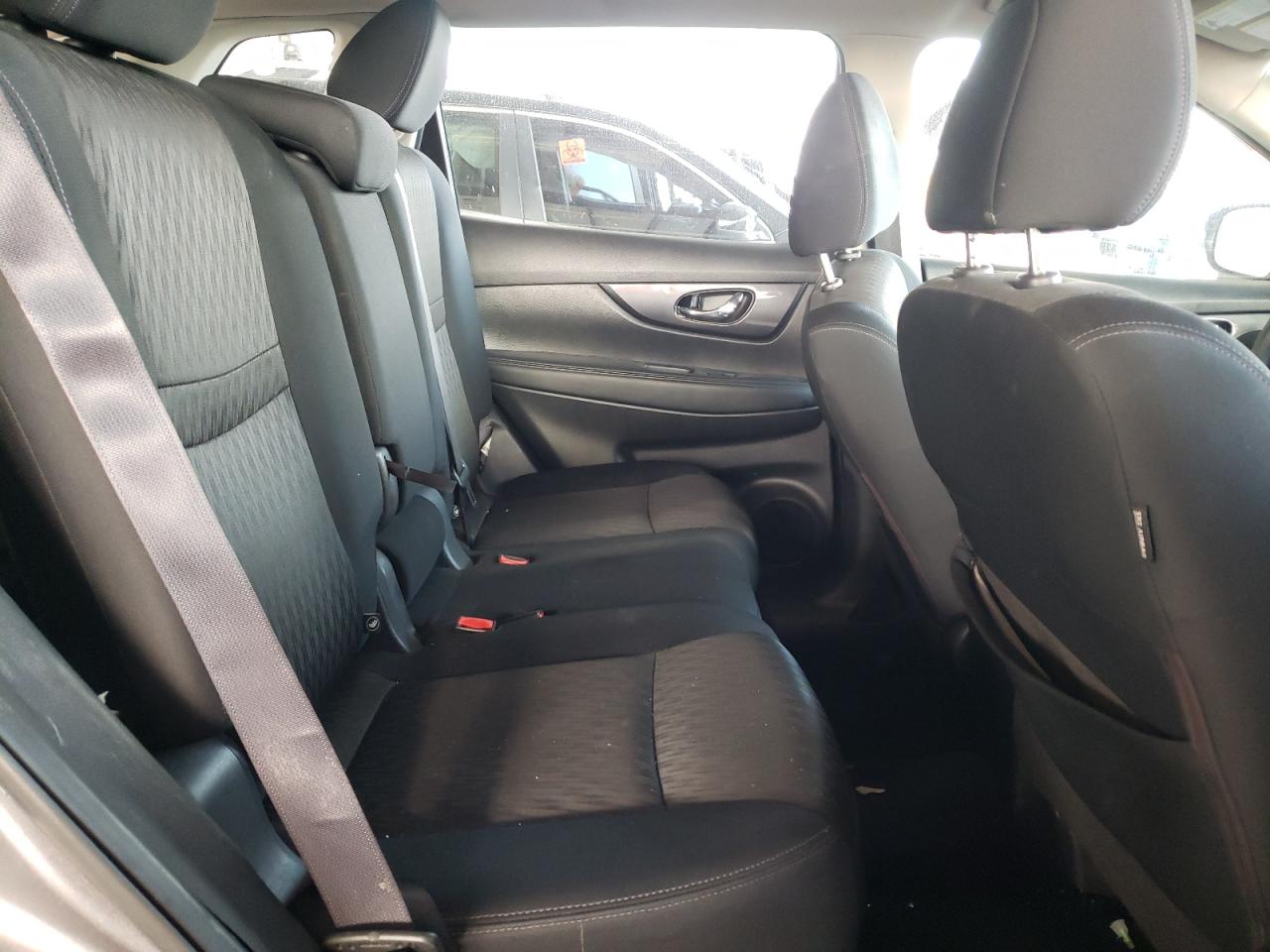 Photo 6 from auction – 2017 NISSAN ROGUE S with VIN KNMAT2MT8HP589457