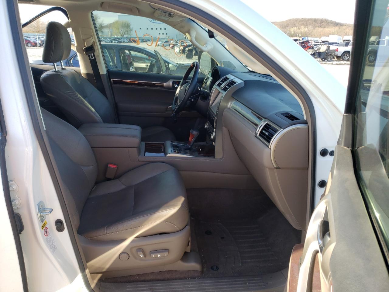 Photo 5 from auction – 2014 LEXUS GX 460 with VIN JTJBM7FX6E5069681