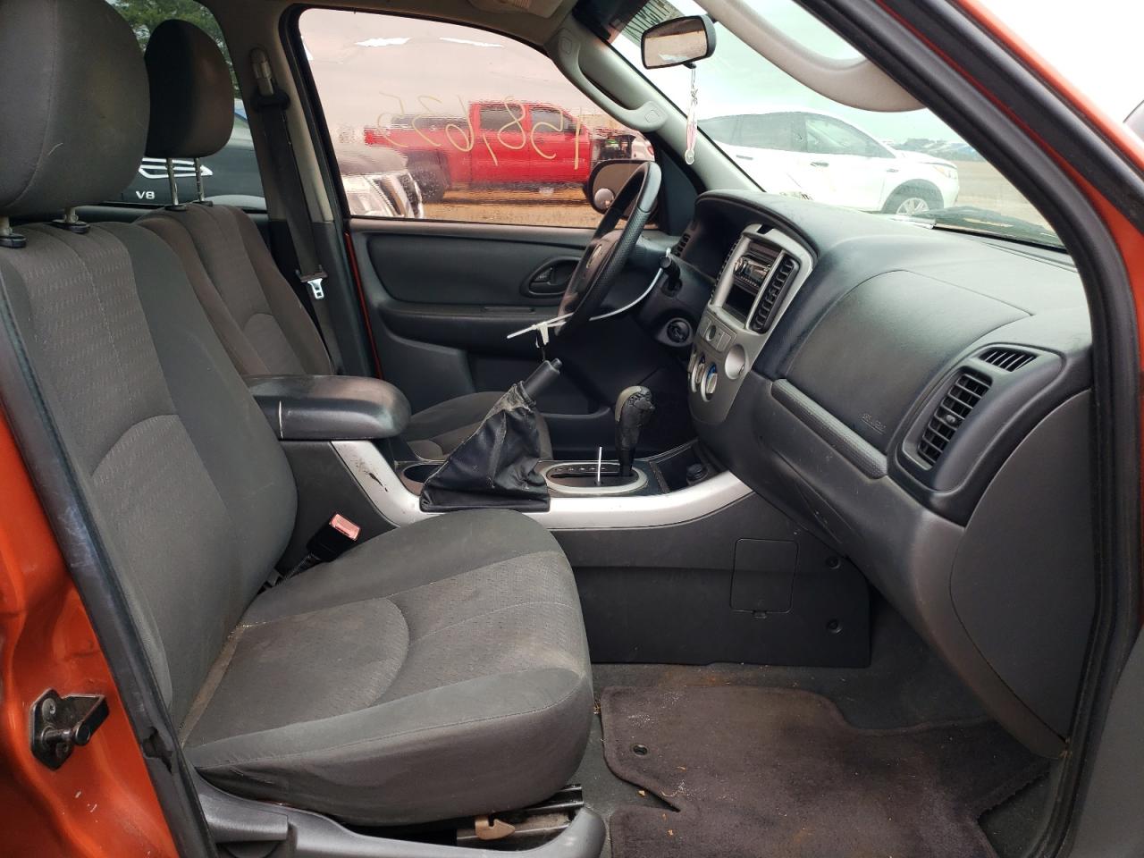 Photo 5 from auction – 2005 MAZDA TRIBUTE I with VIN 4F2YZ02Z85KM01778