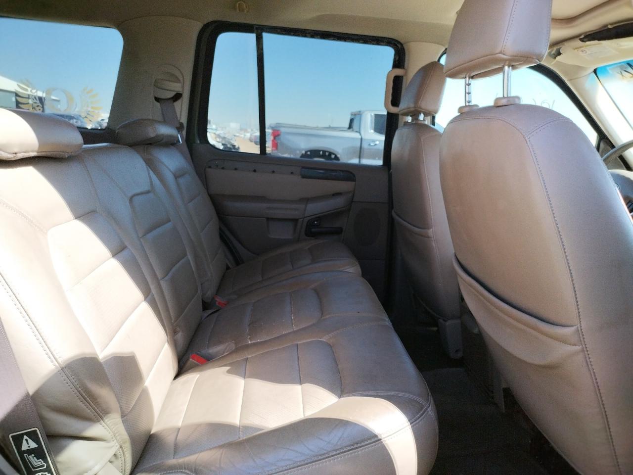 Photo 6 from auction – 2002 FORD EXPLORER L with VIN 1FMZU65E12ZB26168
