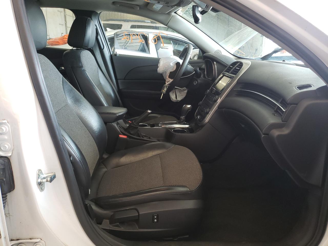 Photo 5 from auction – 2015 CHEVROLET MALIBU 1LT with VIN 1G11C5SL9FF177130