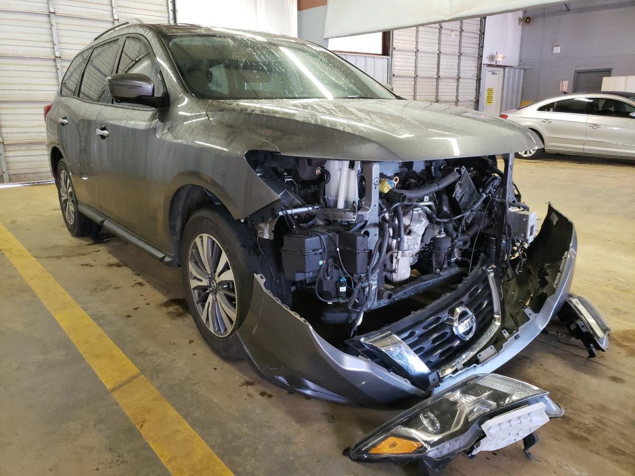 NISSAN PATHFINDER 2017 with VIN 5N1DR2MM1HC653765 - Photo from auction