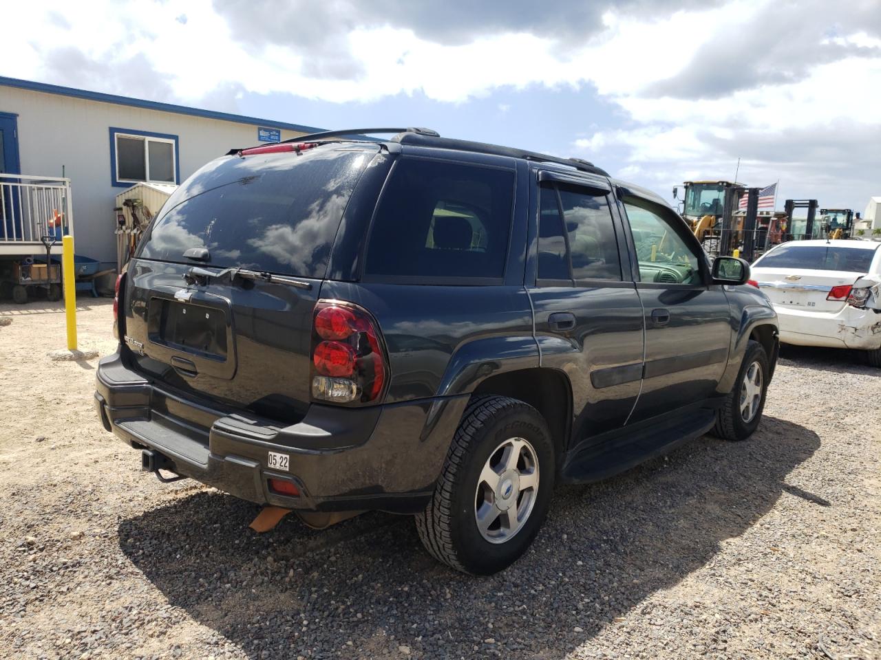 Photo 4 from auction – 2005 CHEVROLET TRAILBLAZE with VIN 1GNDS13S552126811