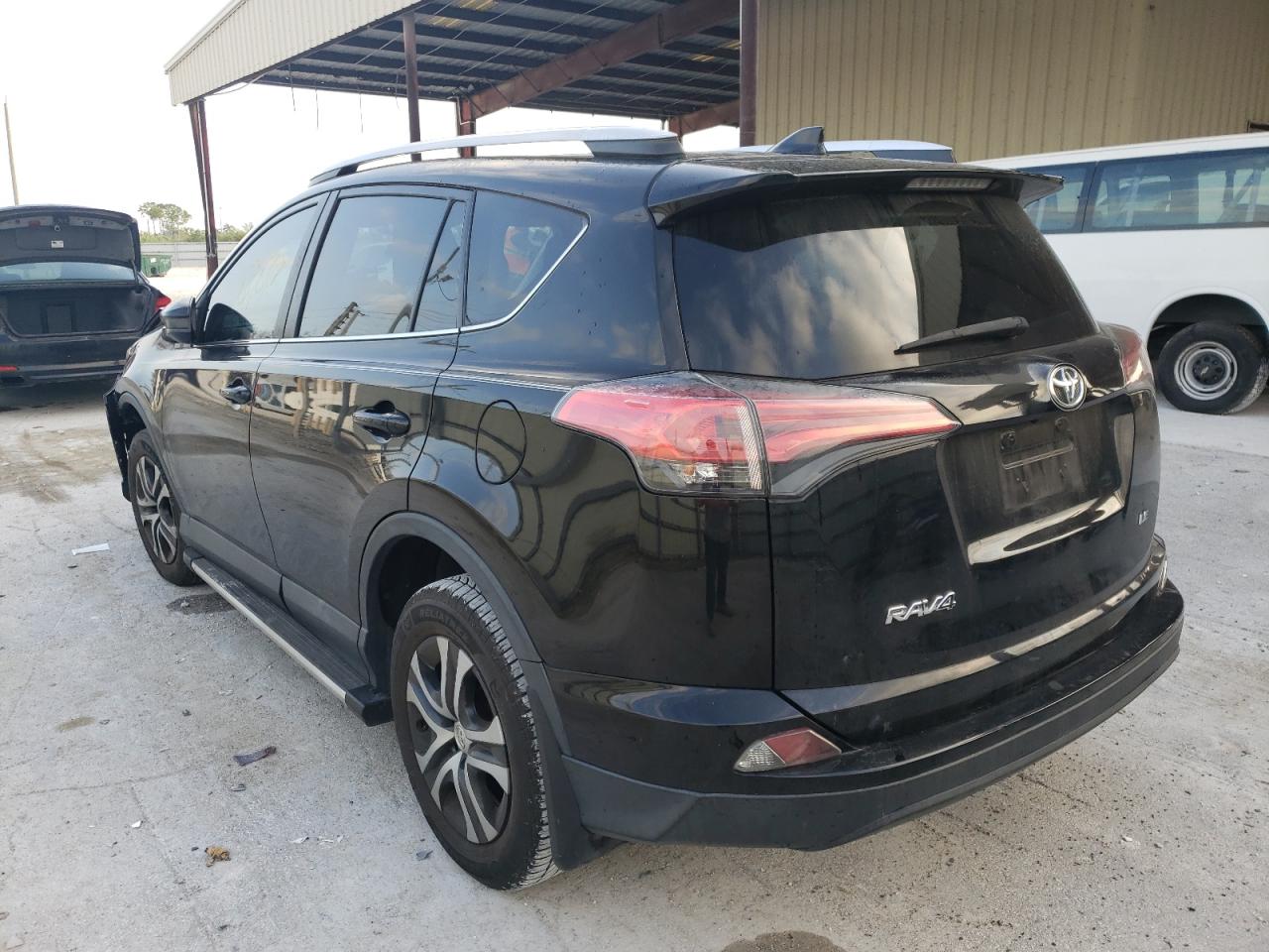 Photo 3 from auction – 2016 TOYOTA RAV4 LE with VIN 2T3ZFREV6GW300758
