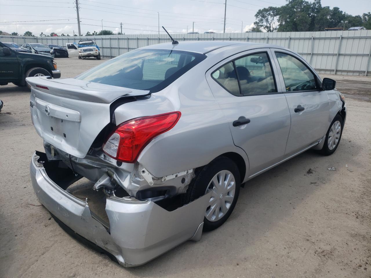 Photo 4 from auction – 2017 NISSAN VERSA S with VIN 3N1CN7AP3HL846515