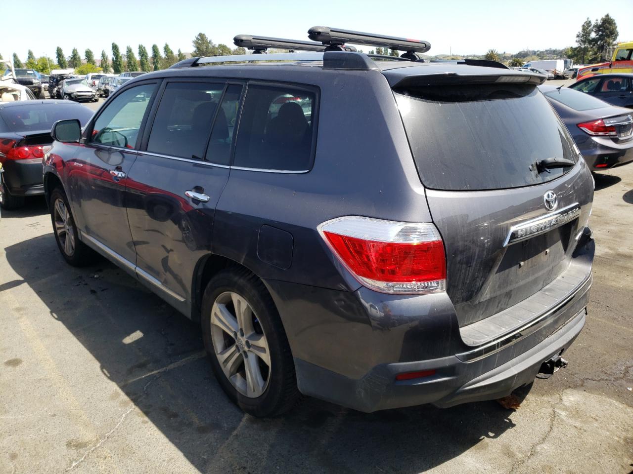 Photo 3 from auction – 2012 TOYOTA HIGHLANDER with VIN 5TDDK3EH8CS132484