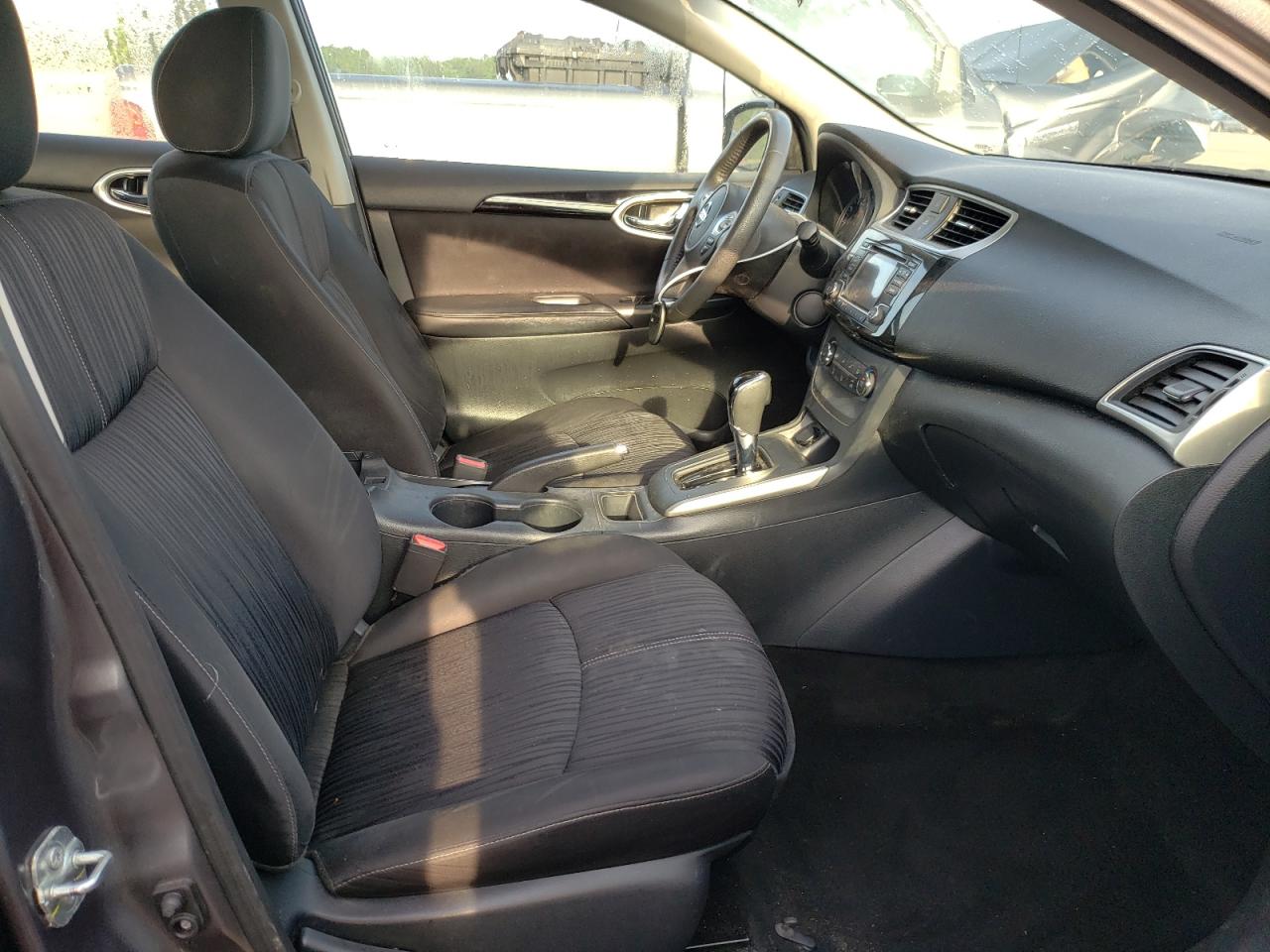 Photo 5 from auction – 2017 NISSAN SENTRA S with VIN 3N1AB7AP3HL710059