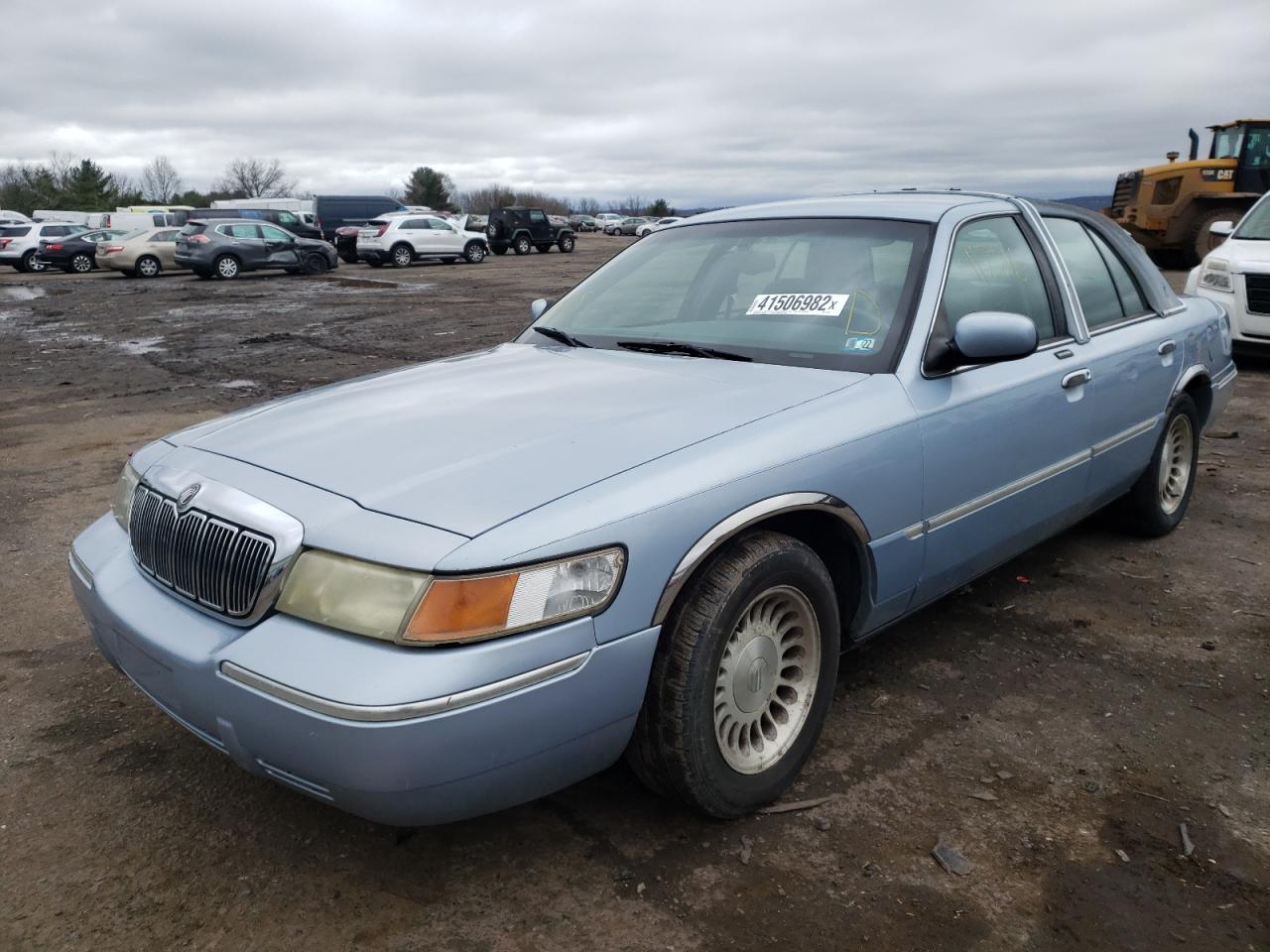 Photo 2 from auction – 2001 MERCURY GRAND MARQ with VIN 2MEFM75W01X710344