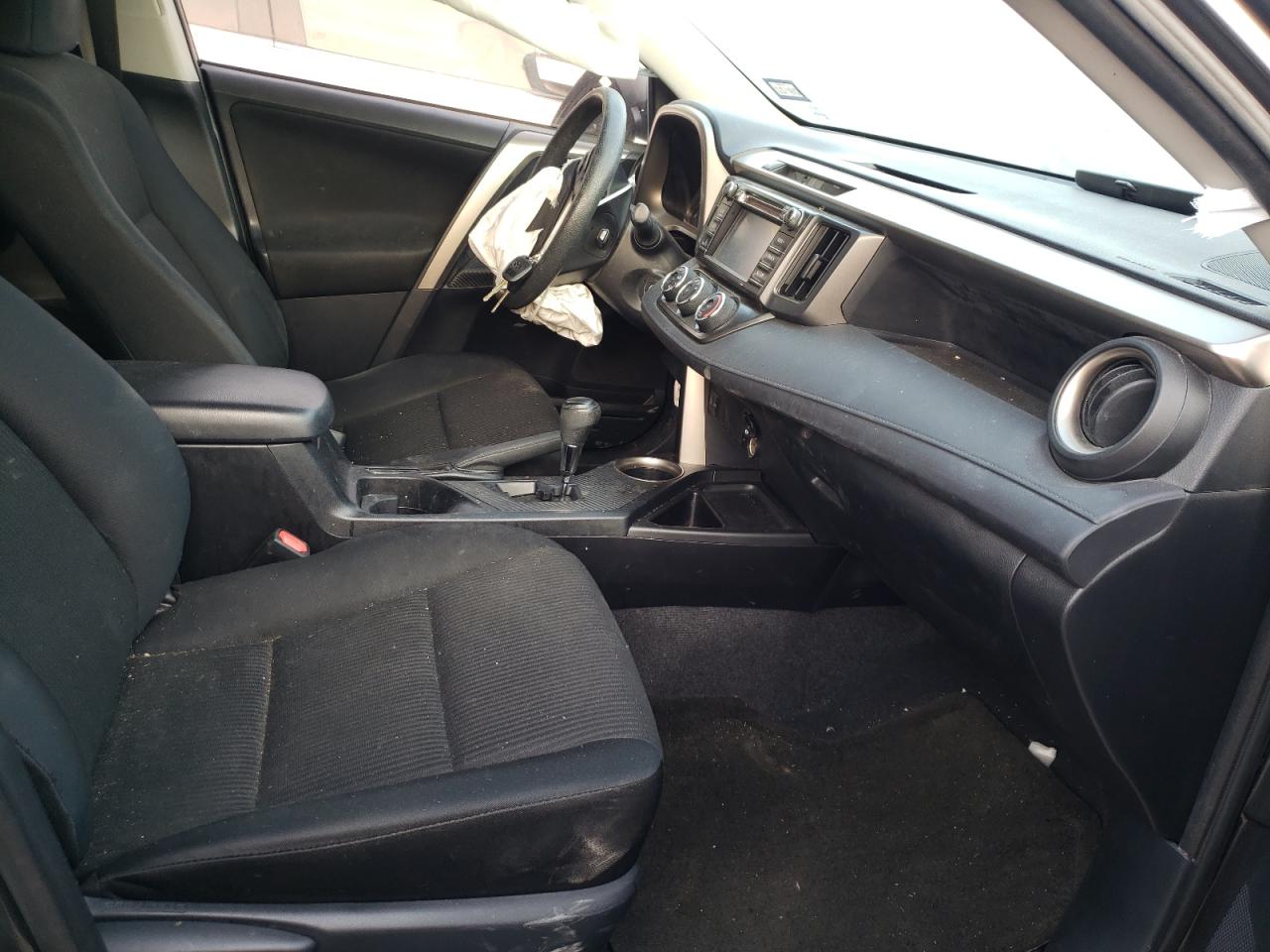 Photo 5 from auction – 2015 TOYOTA RAV4 LE with VIN JTMZFREV8FJ024886