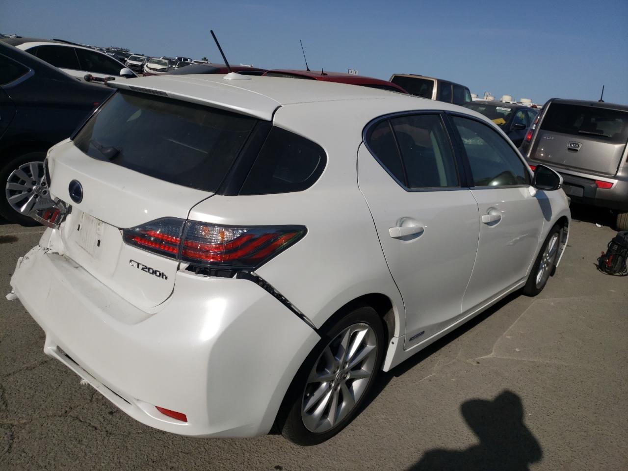 Photo 4 from auction – 2013 LEXUS CT 200 with VIN JTHKD5BH2D2138192