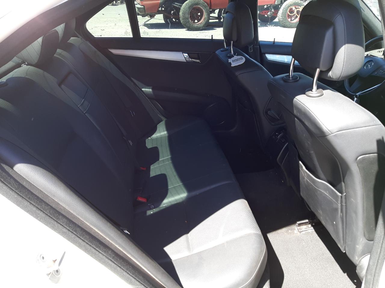 Photo 6 from auction – 2011 MERCEDES-BENZ C 300 with VIN WDDGF5EB2BA466567