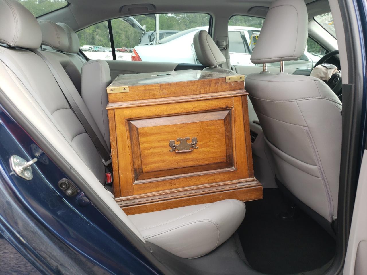 Photo 6 from auction – 2015 HONDA ACCORD EXL with VIN 1HGCR3F89FA036016