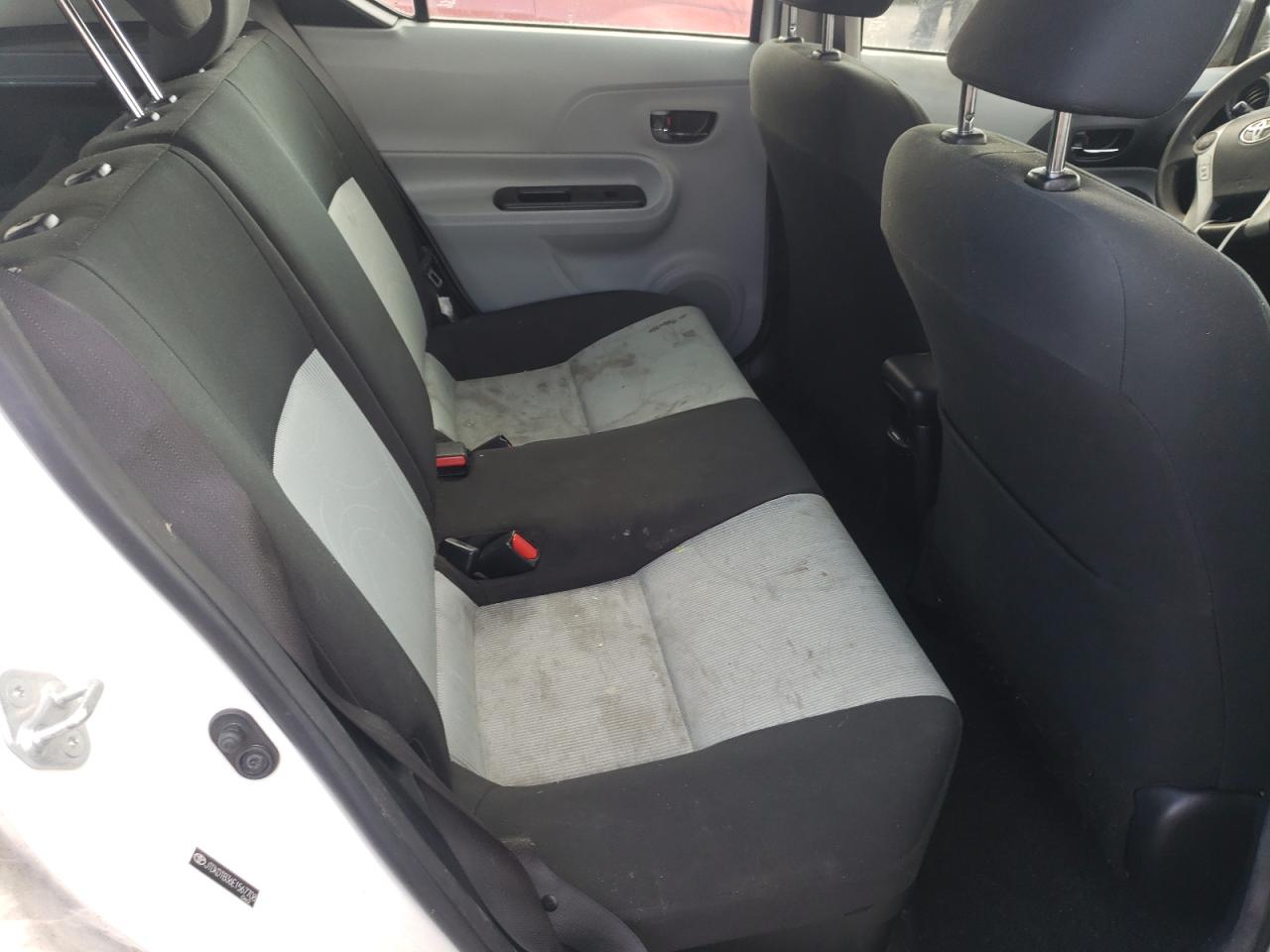 Photo 6 from auction – 2014 TOYOTA PRIUS C with VIN JTDKDTB36E1567708