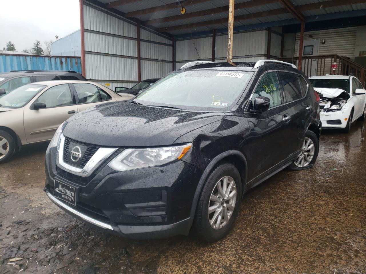 Photo 2 from auction – 2017 NISSAN ROGUE S with VIN KNMAT2MV8HP619705