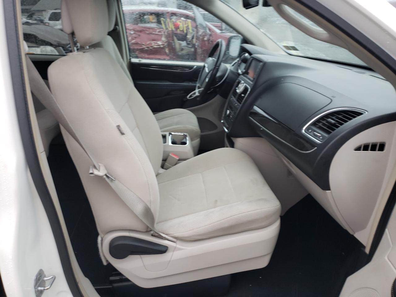 Photo 5 from auction – 2011 CHRYSLER TOWN & COU with VIN 2A4RR5DG8BR698233